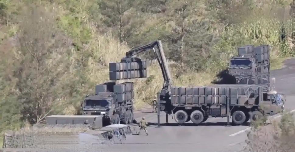 日本西南方向，自卫队正悄悄扩张军备！这消息像一颗深水炸弹，瞬间引爆关注！

卫星