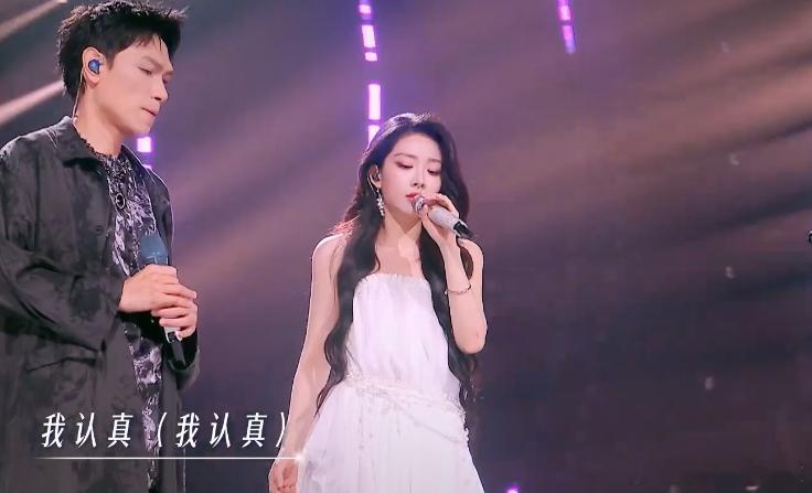 喻言天赐的声音开口跪谁还没有听过喻言月光与吻痕！开口氛围感即刻就位，嗓音清冷悠远