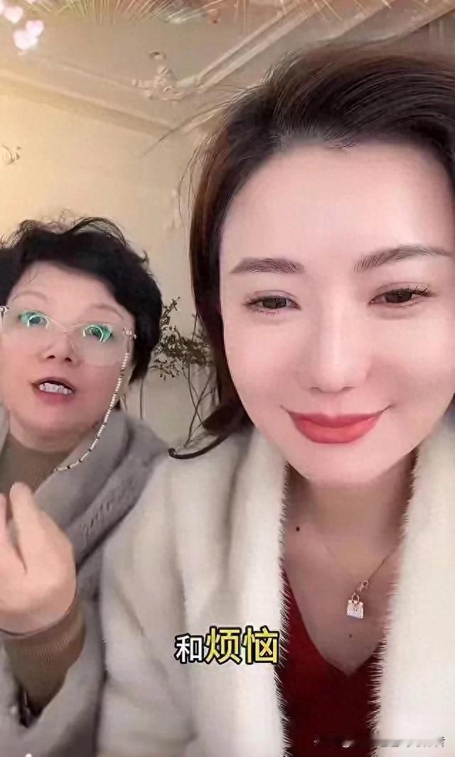 猴哥曾是朋友圈中的“成功典范”，拥有千万豪宅、豪车和一段看似完美的婚姻。但如今，
