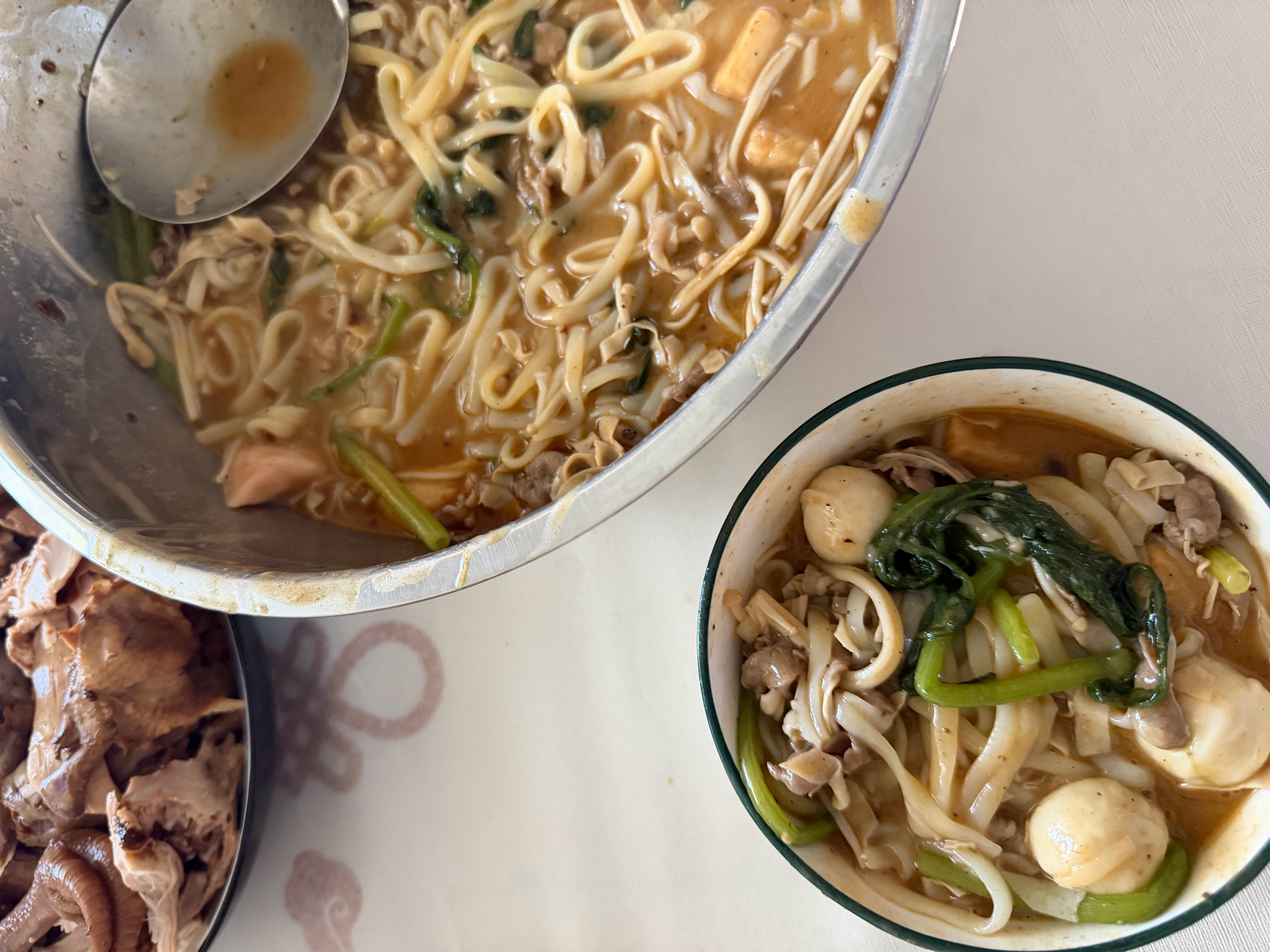 友友们中午好今天吃村驴麻辣烫 
