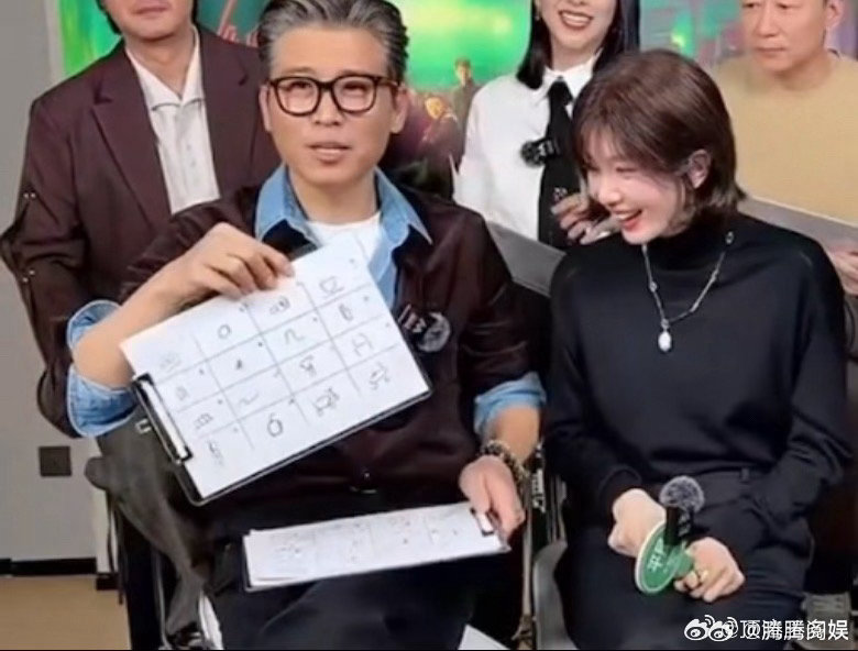 胡先煦抽一个人送刘诗诗墨宝🙋‍♀️全网在线催微博开奖！这份墨宝质感十足，已经搬