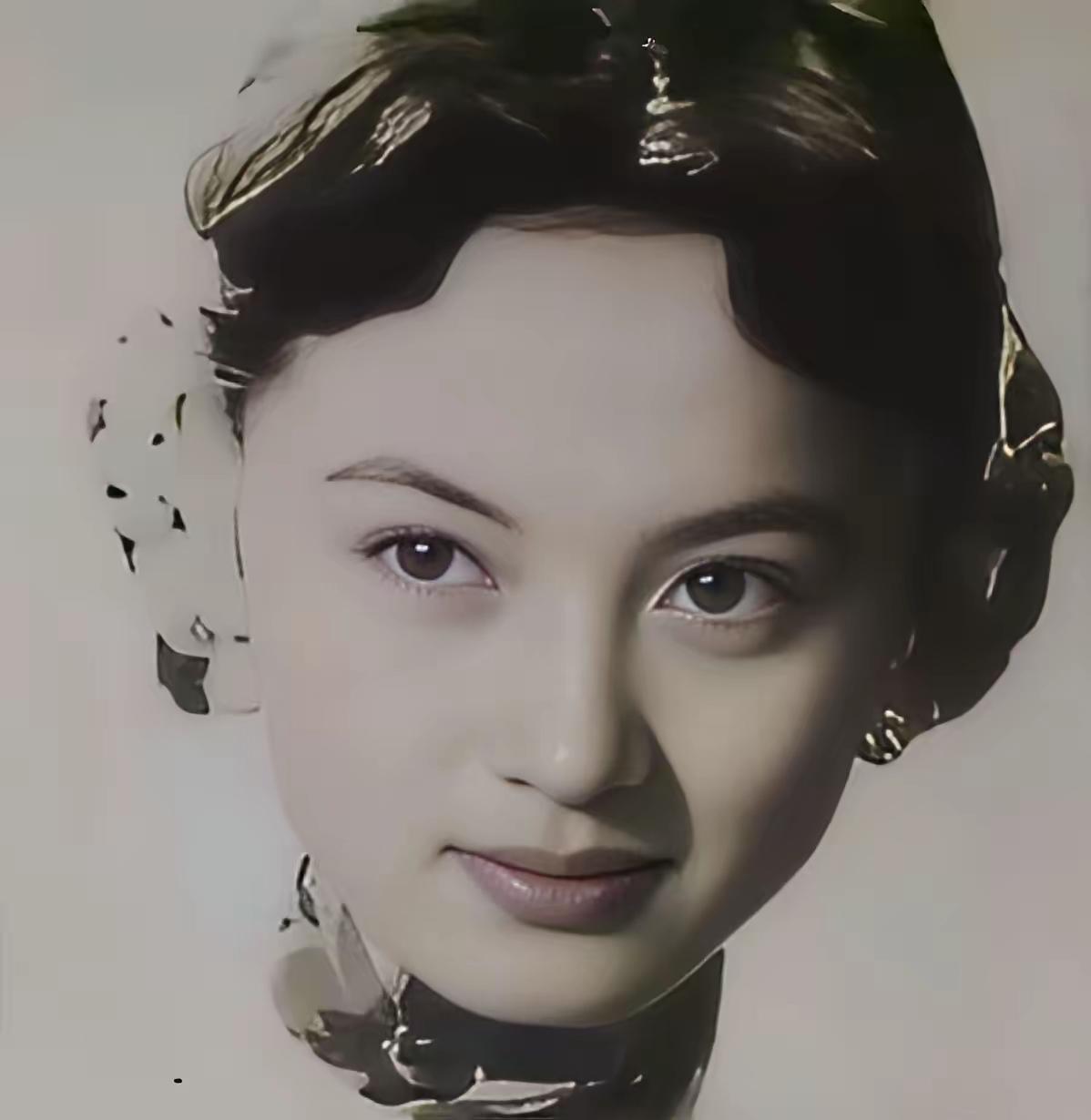 民国七年，云南军政高层看似风平浪静，实则暗流涌动。一场看似普通的贵妇麻将局，却暗