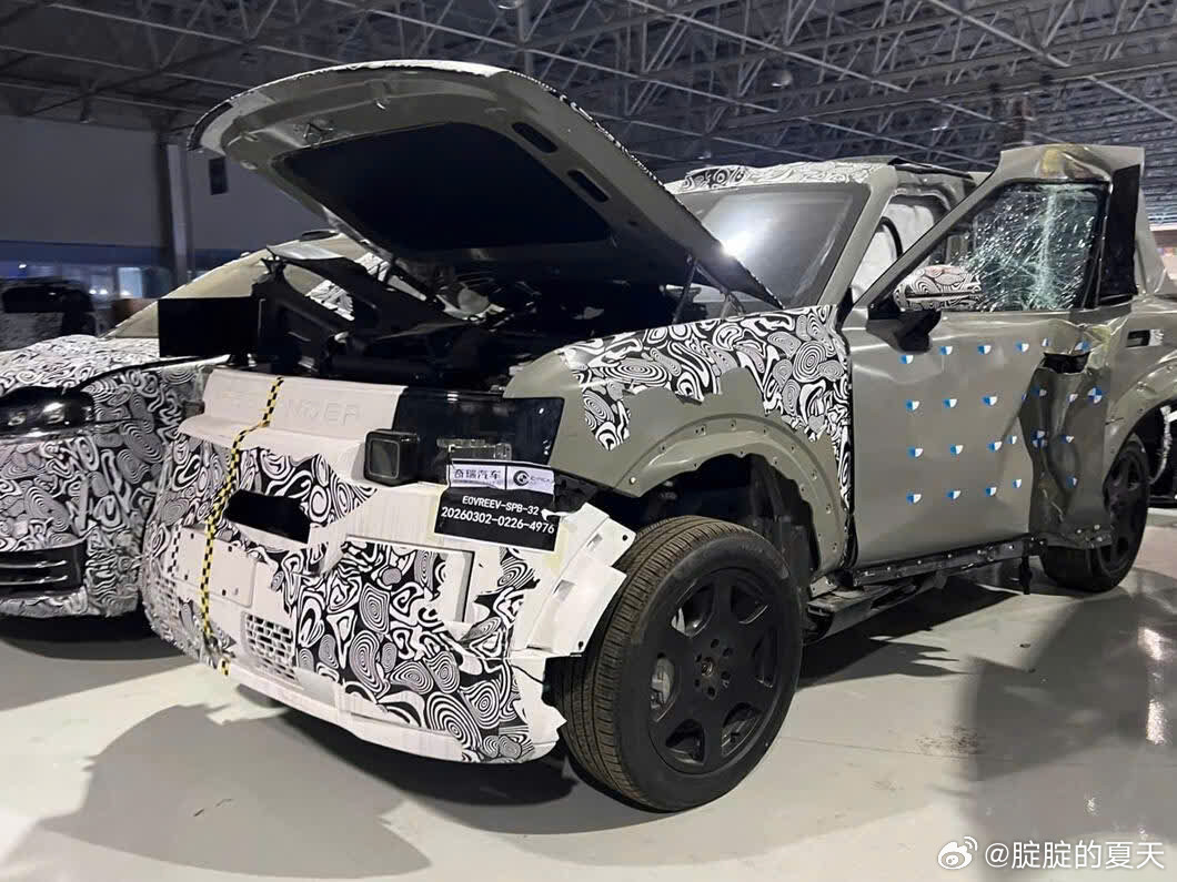 外网已经有新车碰撞的图片了，我这里还有一些独家信息，放到本帖最后。先聊这个设计吧