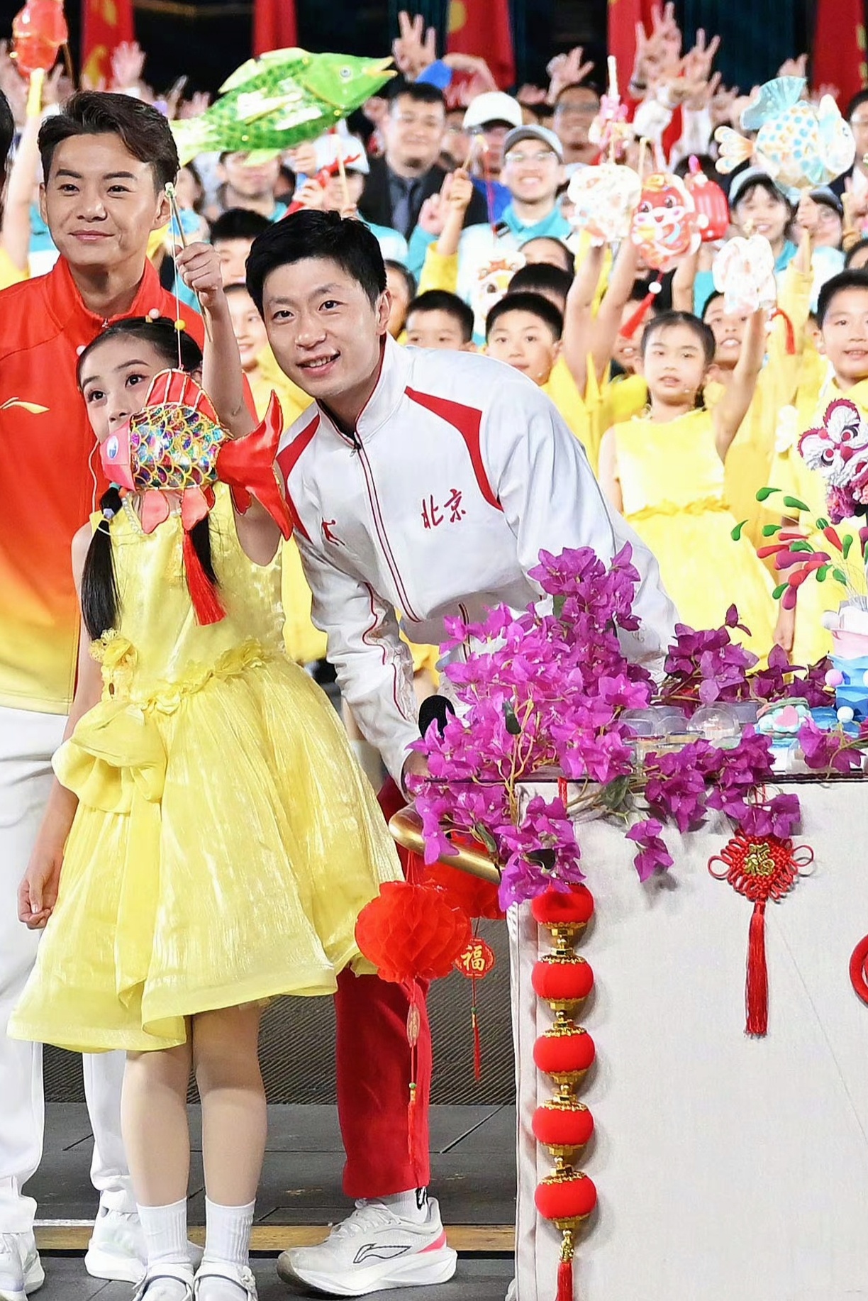 就酱在全国人民面前甜美 