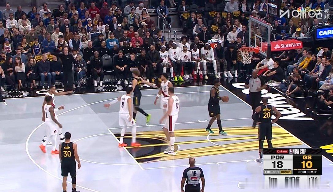 杨瀚森人呢？咋没在替补席啊？克林根上完罗威上，里斯也要上了 