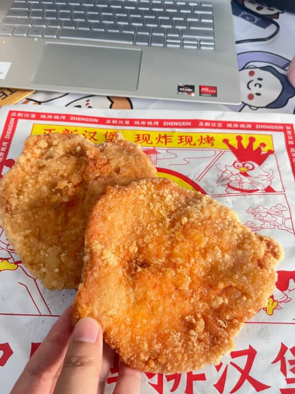 炸鸡！当代年轻人的熬夜秘籍。。。
