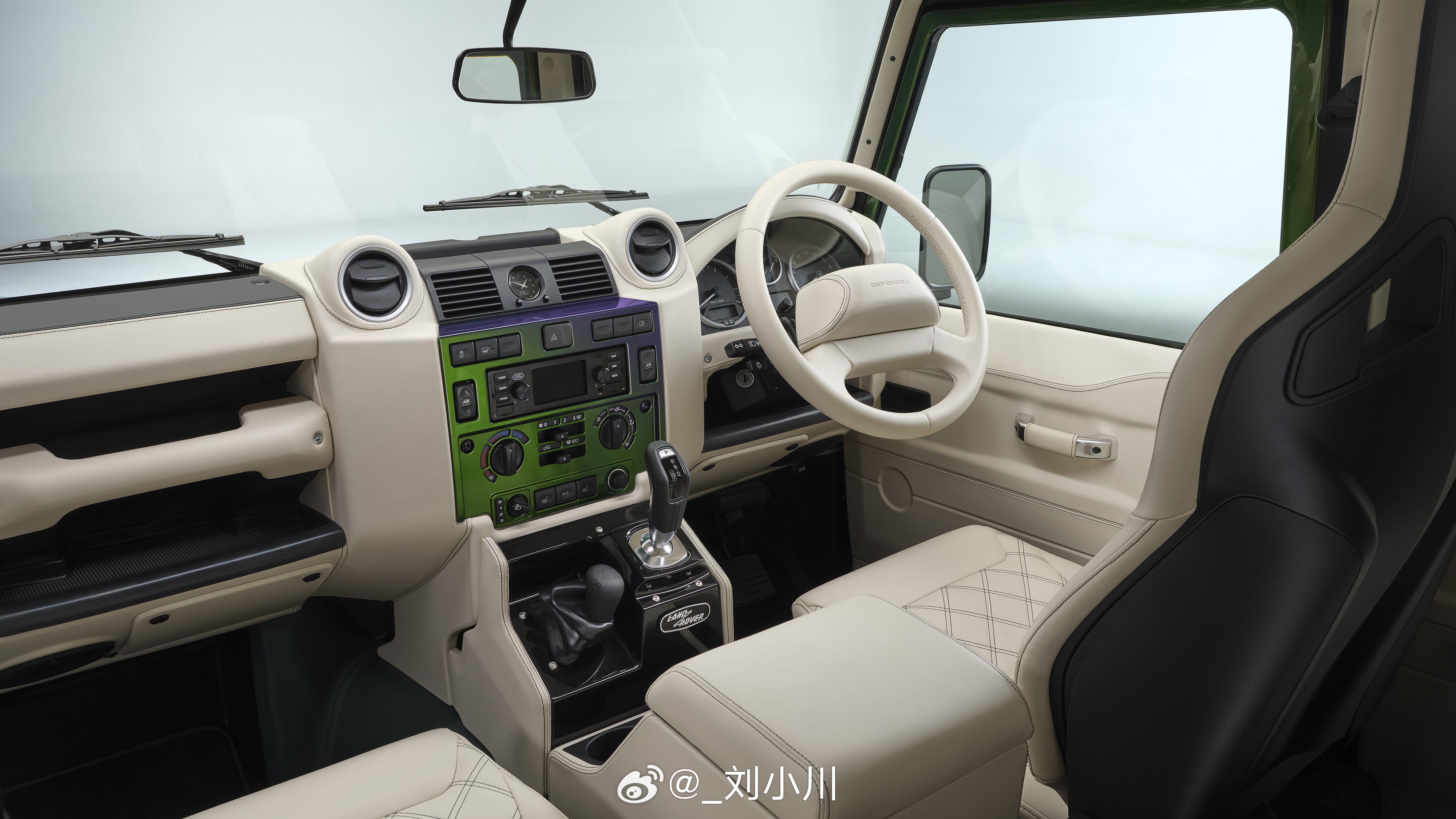 路虎经典卫士V8 官方原厂复古经典作品！每台都基于 2012-2016 年的原厂