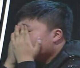 我滴乖Gumayusi致敬Uzi！我记得谁不是说guma其实一场uzi的比赛都没