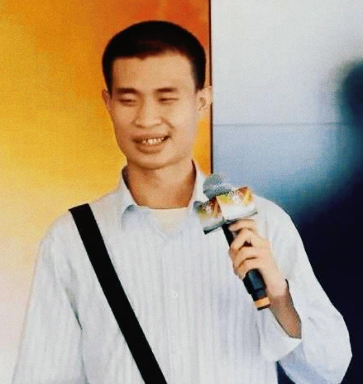 "韦神"掉粉，其实是件大好事。

从"馒头水瓶”爆红，到高考季账号变"许愿池”，