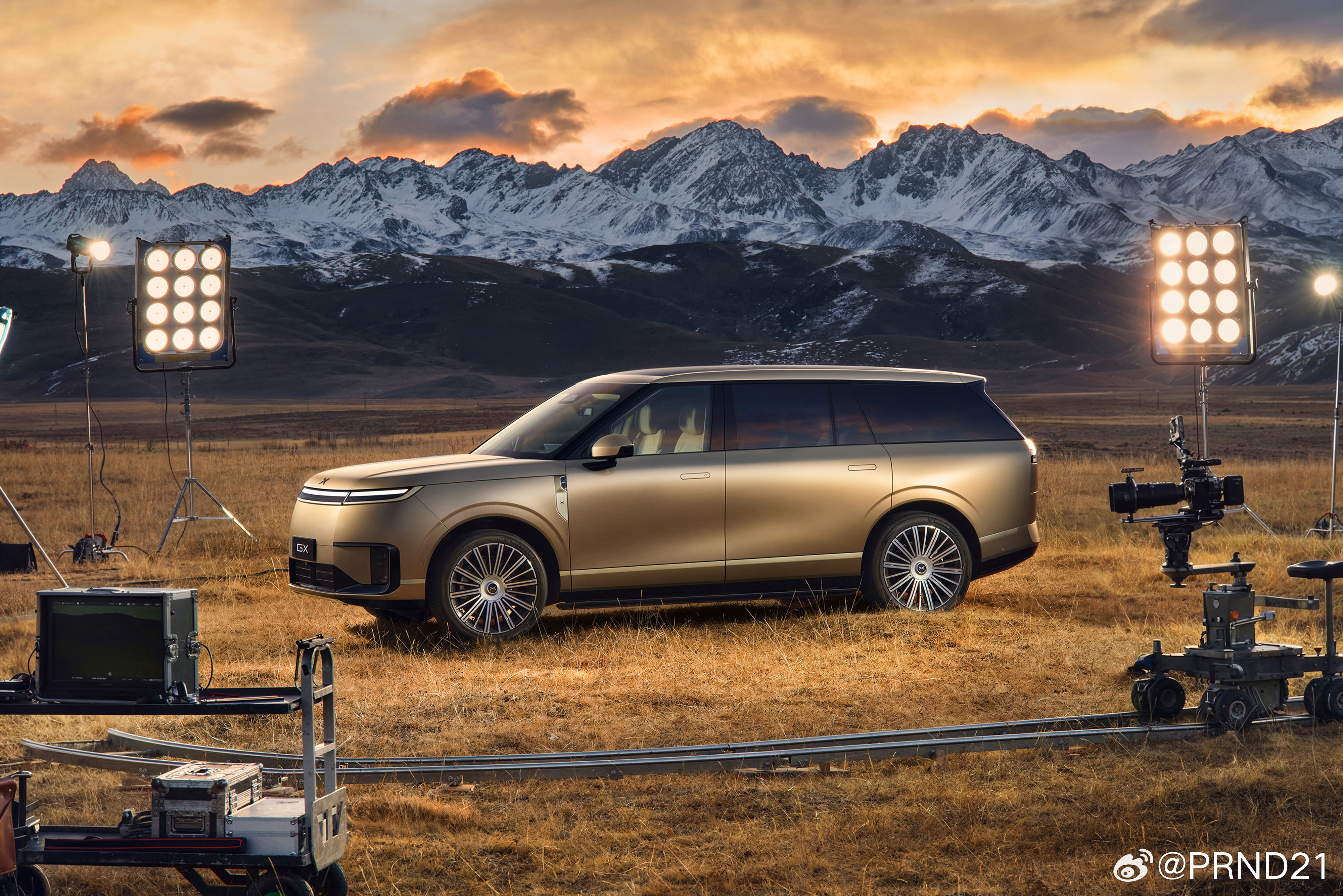 新科技旗舰小鹏GX来了 G9一直纯电，应该就是为了把路让给定位更高、跳过纯电直接