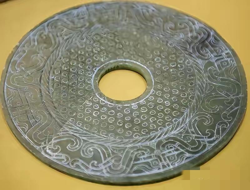 南京博物院的丑闻还真是一个接一个，继《江南春》被曝出丑闻后，庞氏后人又发声了。