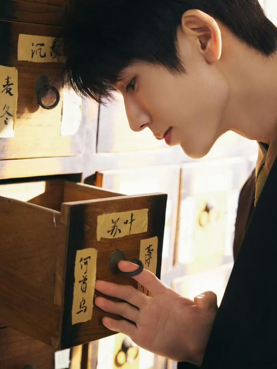 张凌赫何苏叶限时回归张凌赫视界大会来的是何苏叶张凌赫视界大会来的是何苏叶，好帅，