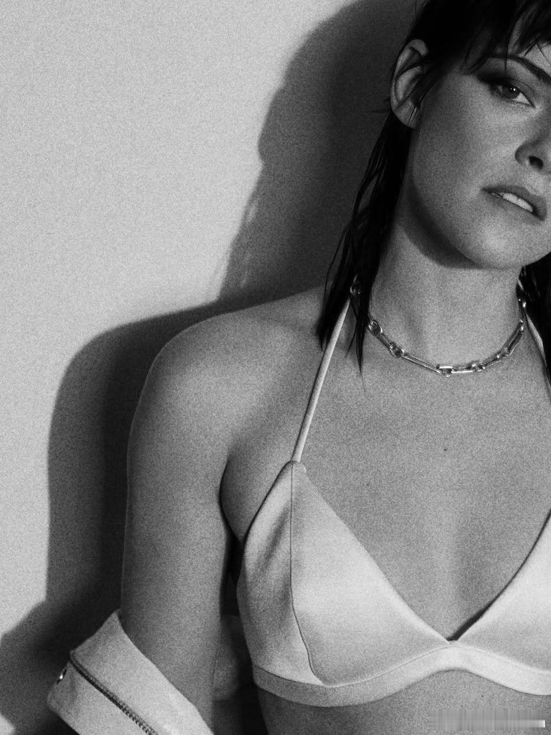 Kristen Stewart克里斯汀斯图尔特今天作为《AD》3月刊封面人物出席