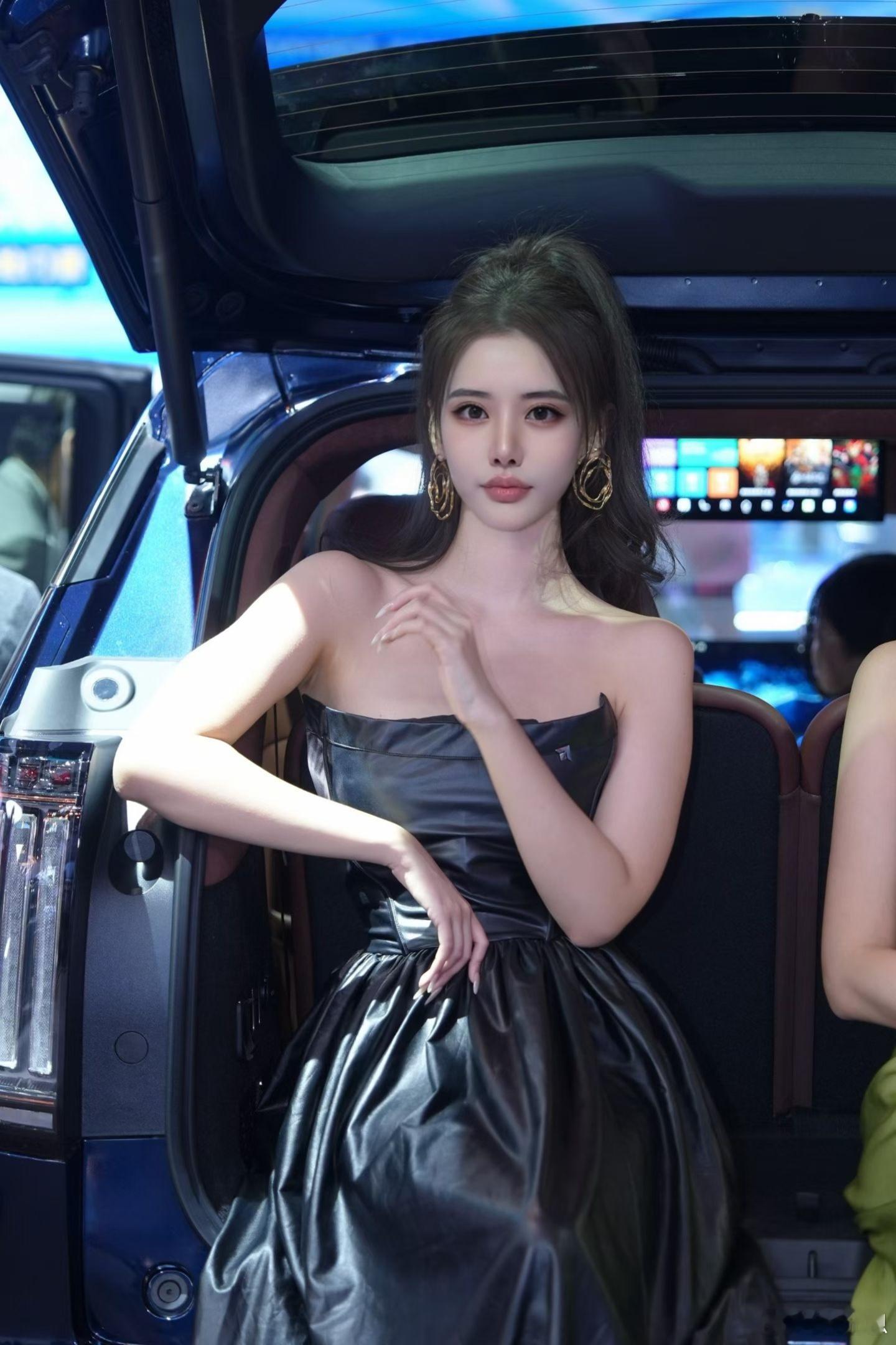 广州国际车展富允恩 车模车模大长腿广州车展车展