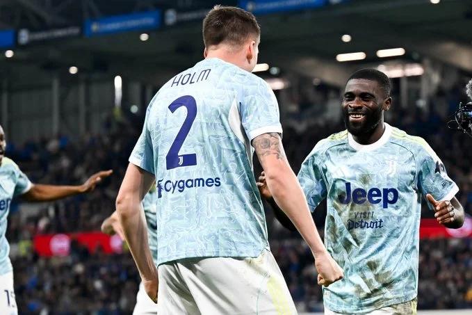 这也许是尤文本赛季最重要的一粒进球

博加面对对方出击的门将，仓促间慌乱地起脚射