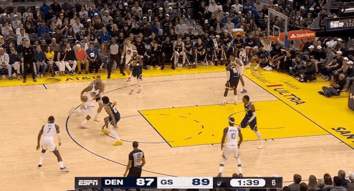 区别对待！裁判今天太双标了！
在今天NBA常规赛勇士对阵掘金的第三节比赛中，霍福