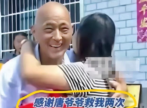 太感动啦！

湖南发生一件暖心奇事：一位71岁大爷跳水砸窗勇救落水女司机，女子上