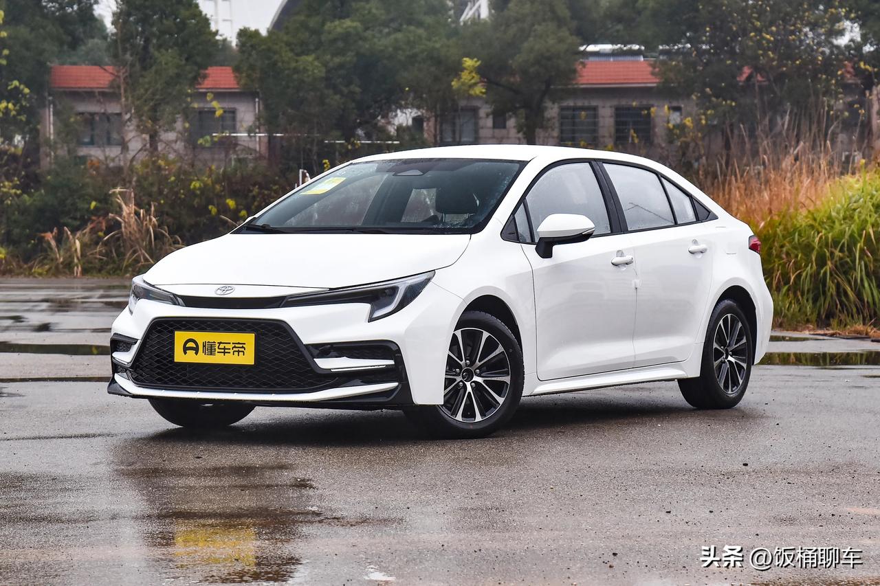 26款的卡罗拉和雷凌怎么选择？
我的意见是买雷凌，就外观来看，雷凌就比卡罗拉好看