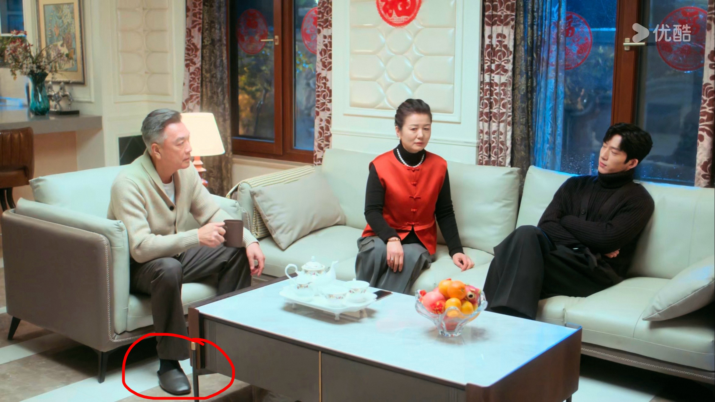 早春晴朗 栾家不光嘴毒遗传 老钱风皮拖鞋也是遗传 ​​​