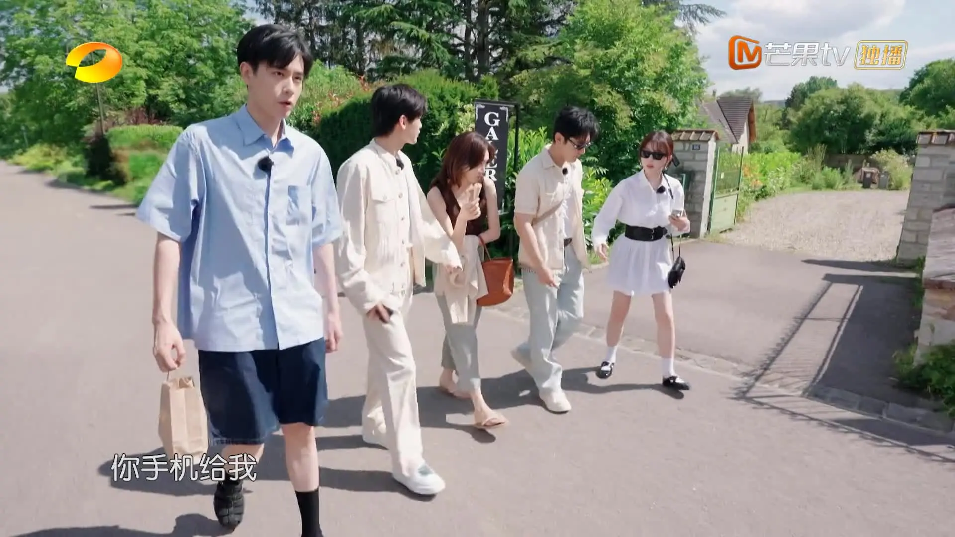 关于虞书欣在中餐厅8的特技之旋转运镜～ 翟潇闻有话说：“虞书欣！！！！”