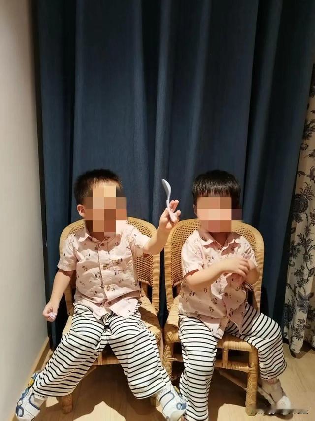 江苏，一43岁女子和一男子一拍即合，女子怀孕，生了一对龙凤胎孩子，本以为苦尽甘来