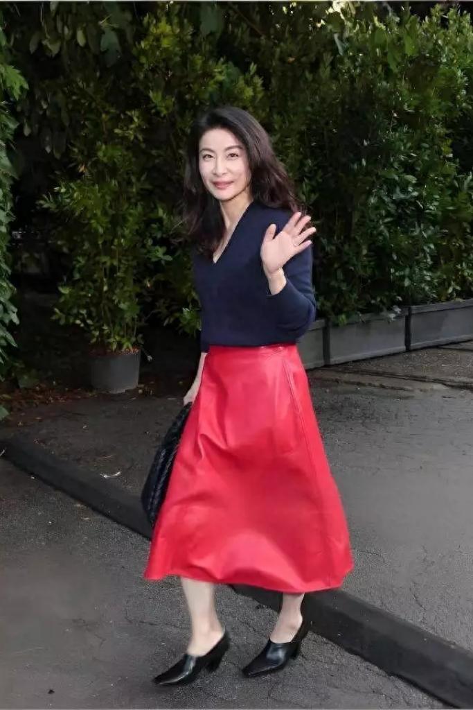 气质从不靠堆砌，郭晶晶走出别样东方风采
 
郭晶晶亮相米兰时装周惊艳众人，连霍启