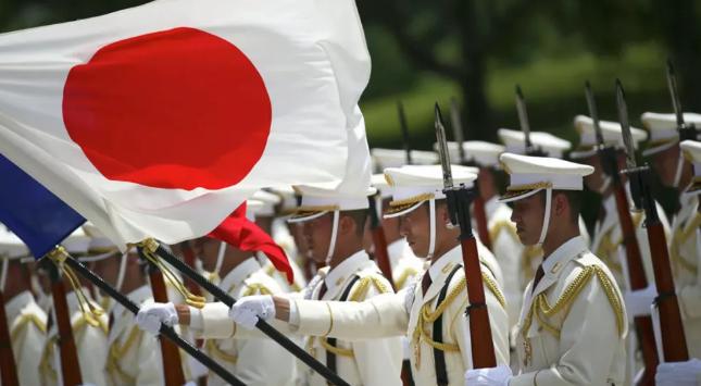 日本彻底疯了？很多人以为东京是在以卵击石，错了！真相是，日本正在复刻当年偷袭珍珠