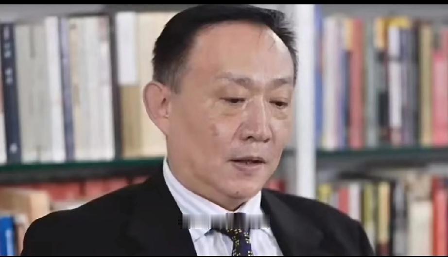 东方大国的学者卢麒元，近日在北京公开发声。他提出了一个惊世骇俗的主张：“立法者每