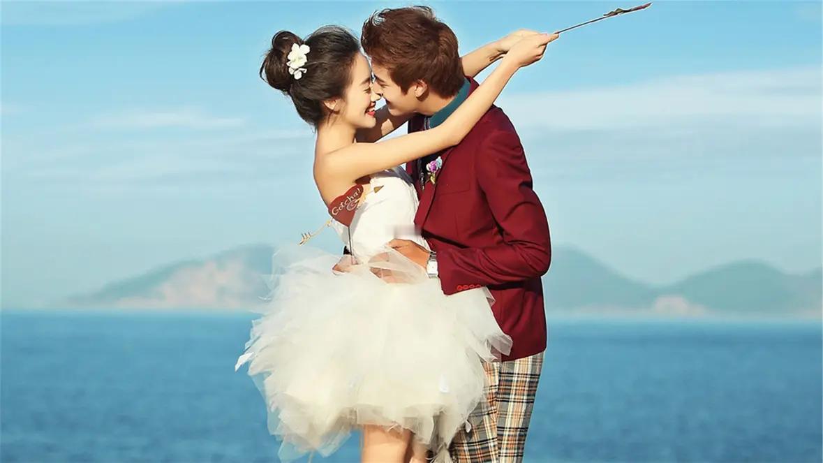 爱，是势均力敌的陪伴，而非卑微的讨好

在这个快节奏的时代，爱情常被甜言蜜语与浪