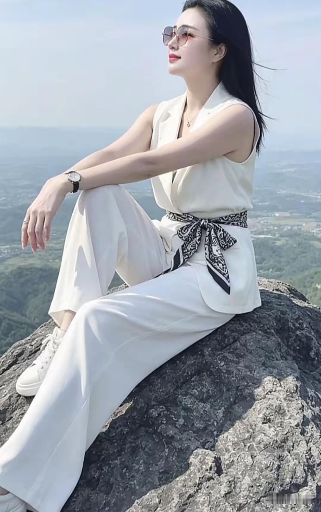 分享卓越的优雅女性