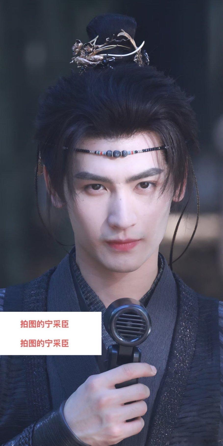 天哪，宁采臣拍的黄俊捷怼脸生图，世子殿下好权威啊[抓狂][抓狂] ​​​