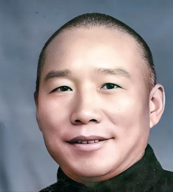 [微风]1948年，国军一个伙夫跟大部队走散了，被解放军拦下。战士们看他年纪大，