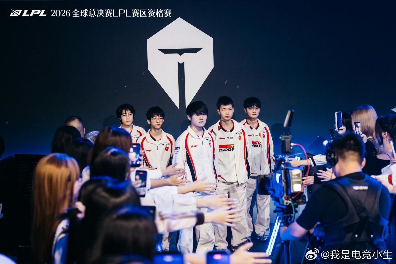 TES这个阵容中，Zuian和Zhuo都是首次进入S赛！可能在世界赛上经验不足，