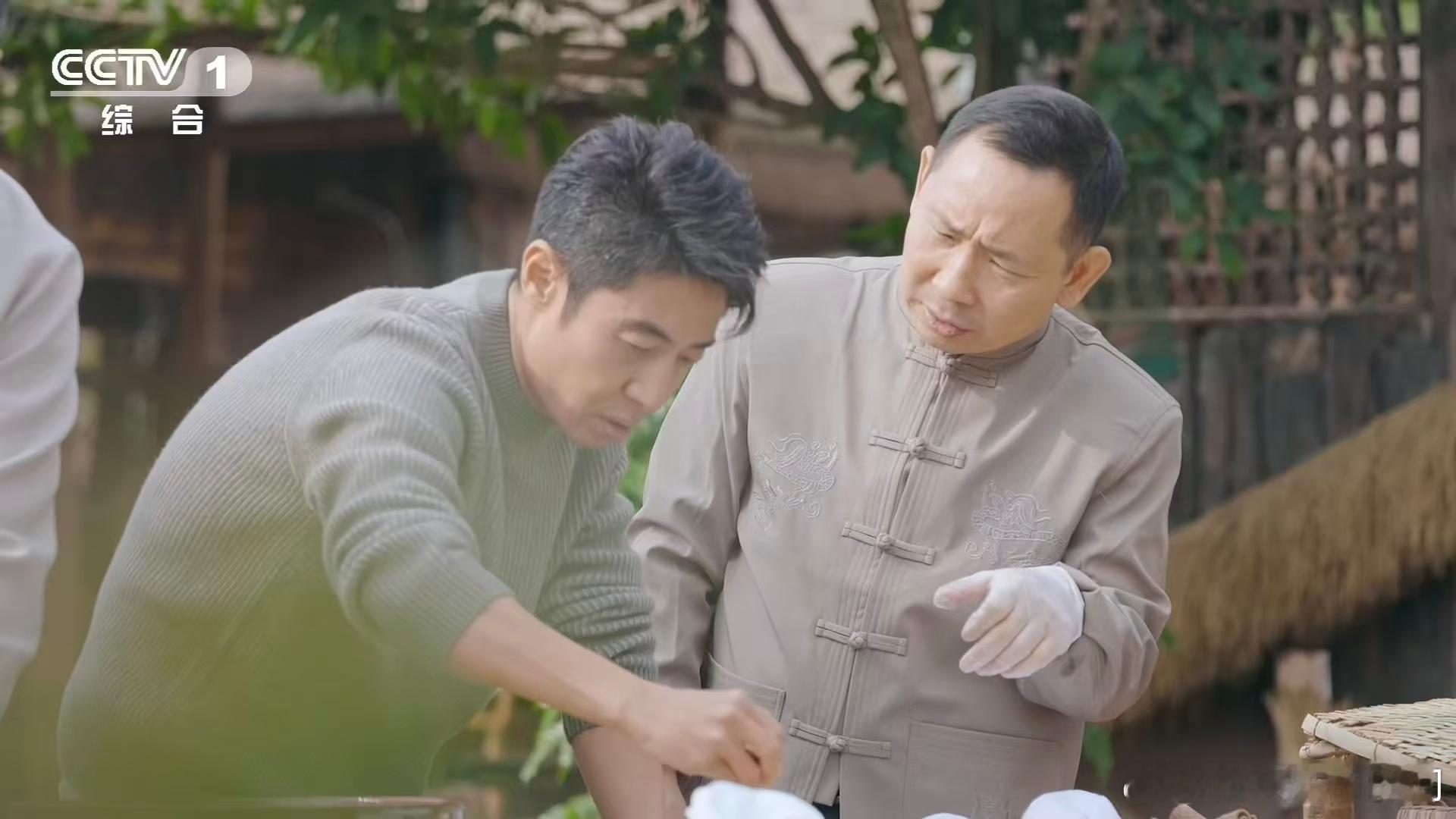 薄可透光的牛肉是怎么做到的 原来牛肉薄可透光靠的是灯影牛肉的匠心制作！手工片出透