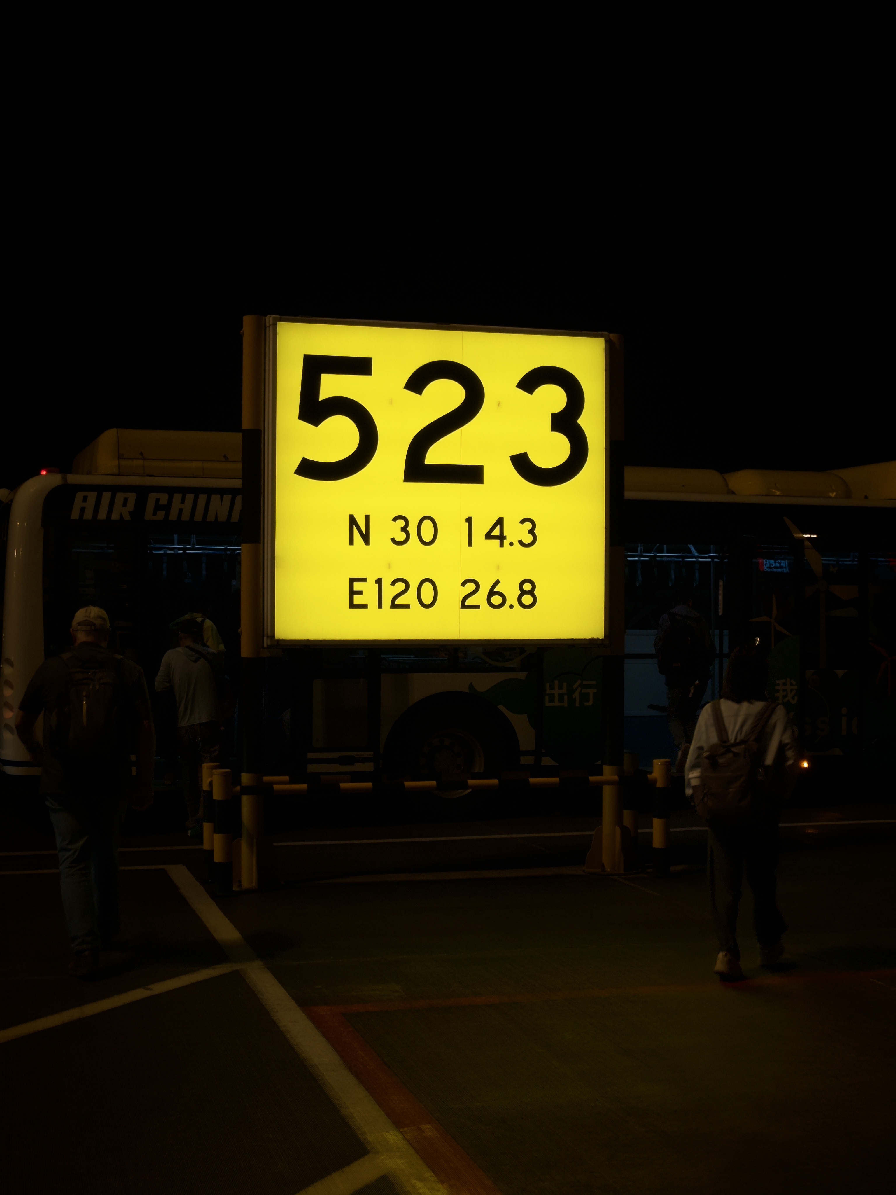 落地杭州再去另一个城市接下来还会频繁出差各家新机新车都来了还都是重磅产品 贴身肉