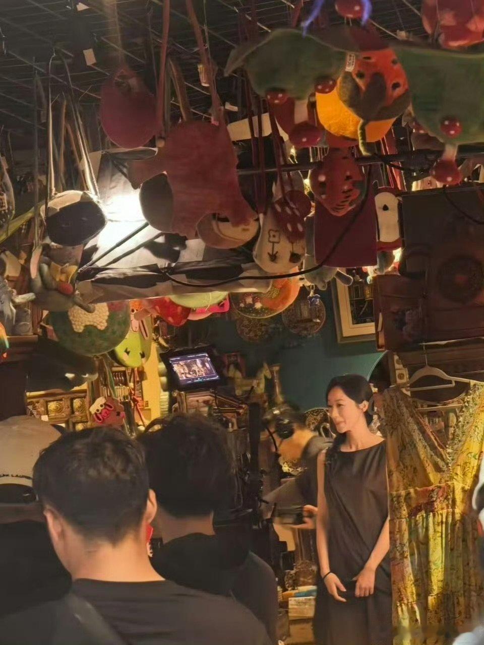 义乌偶遇韩雪义乌偶遇韩雪！这哪是逛市场，分明是把地方变成时尚片场。 ​​​