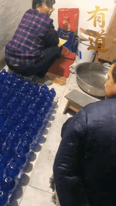 别喝了，你是不是觉得很上头？你平时喝的酒就是在这里生产出来的，甚至还不如你自己做