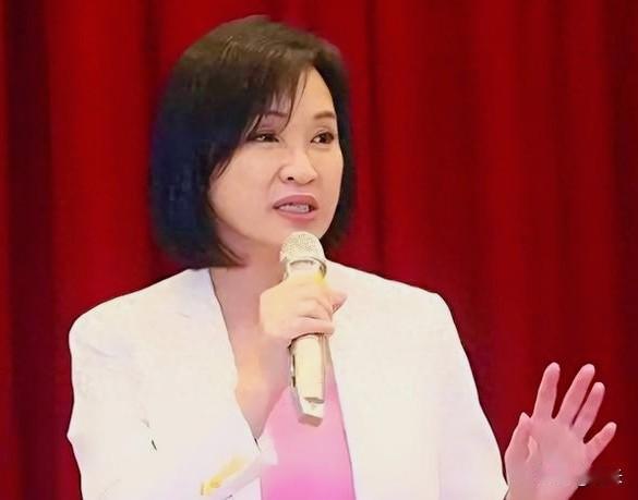 高雄选战白热化！柯文哲直言赖瑞隆“太好打”。高雄市长选战，已经打成实打实的近身肉