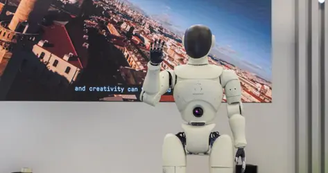 元點(diǎn)智能全尺寸人形機(jī)器人Jupiter全球首秀亮相CES