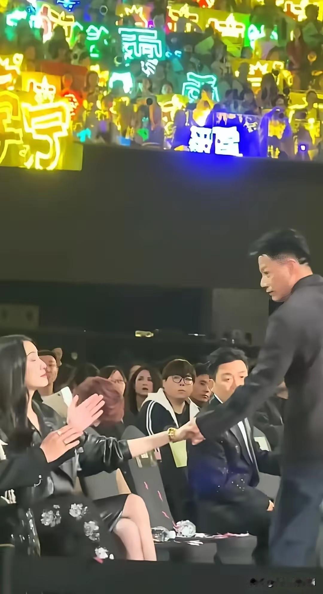 段奕宏说，人和人不一样，你什么样就什么样。职业演员的弊病在哪儿？你太能演了，你太