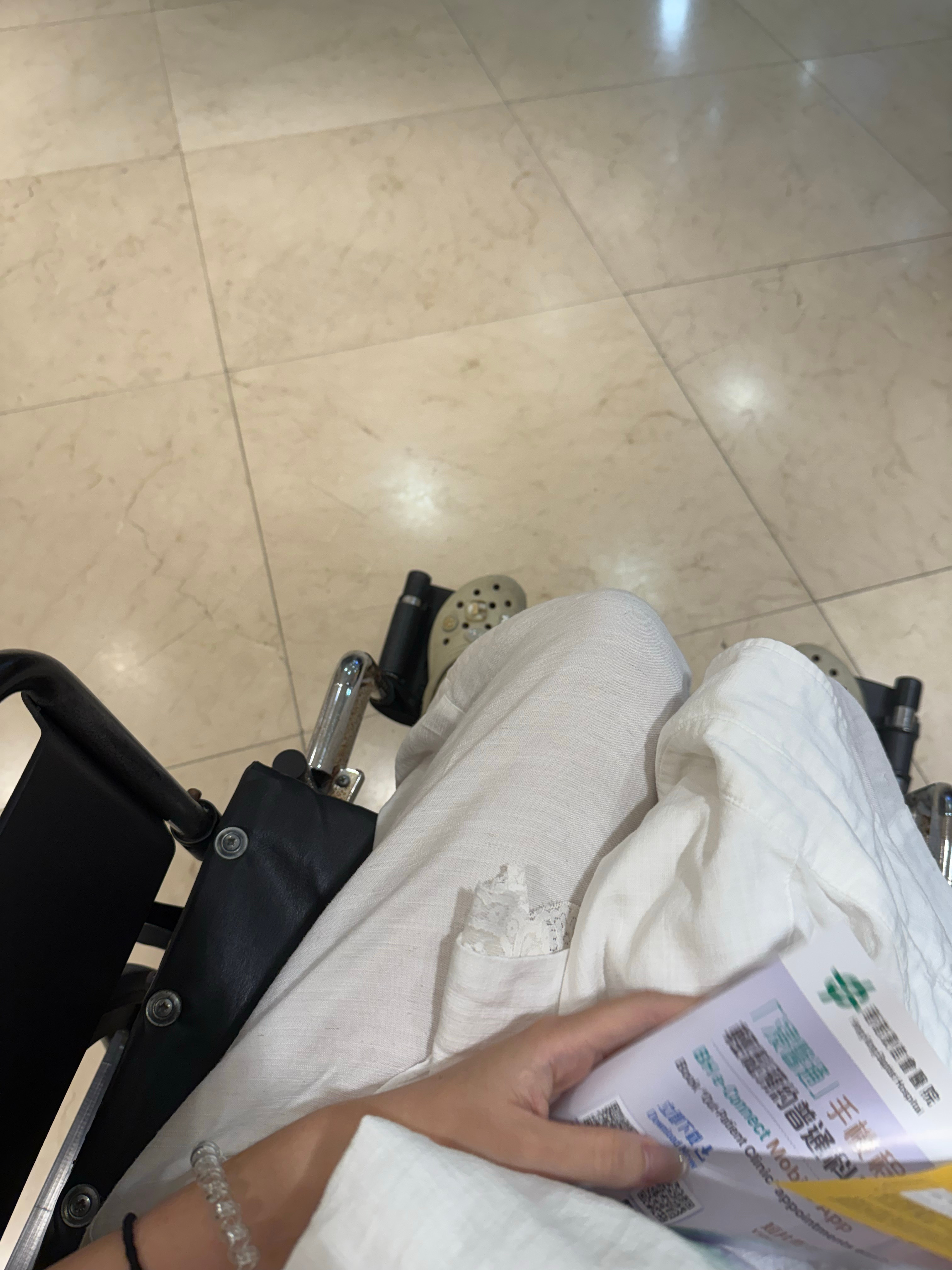 轮椅一坐 这下心真死了哈哈。。[微笑]  ​​​