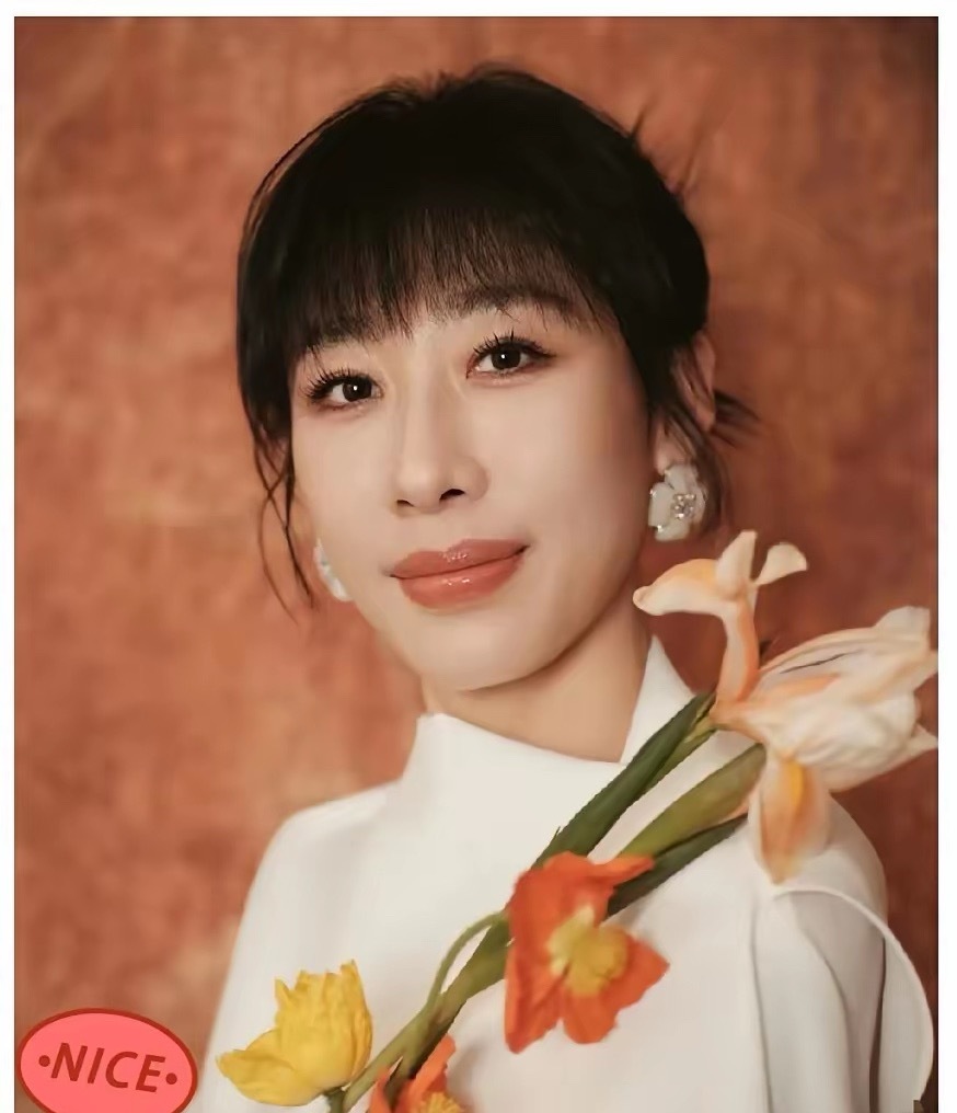 不出意外，意外又发生了，东方卫视跨年演唱会上，任素汐登场，而一开唱后，突然发现话