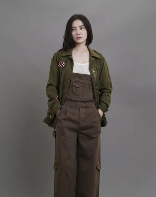 宋佳老公王伟。宋佳被曝两年前低调完婚，与导演王伟姐弟恋修成正果 。宋佳...