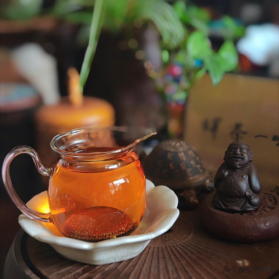 《光阴茶赋体》
观夫茶之煮也，叶展青瓷，水沸烟生。盏浅而味长，时缓而道成。何也？
