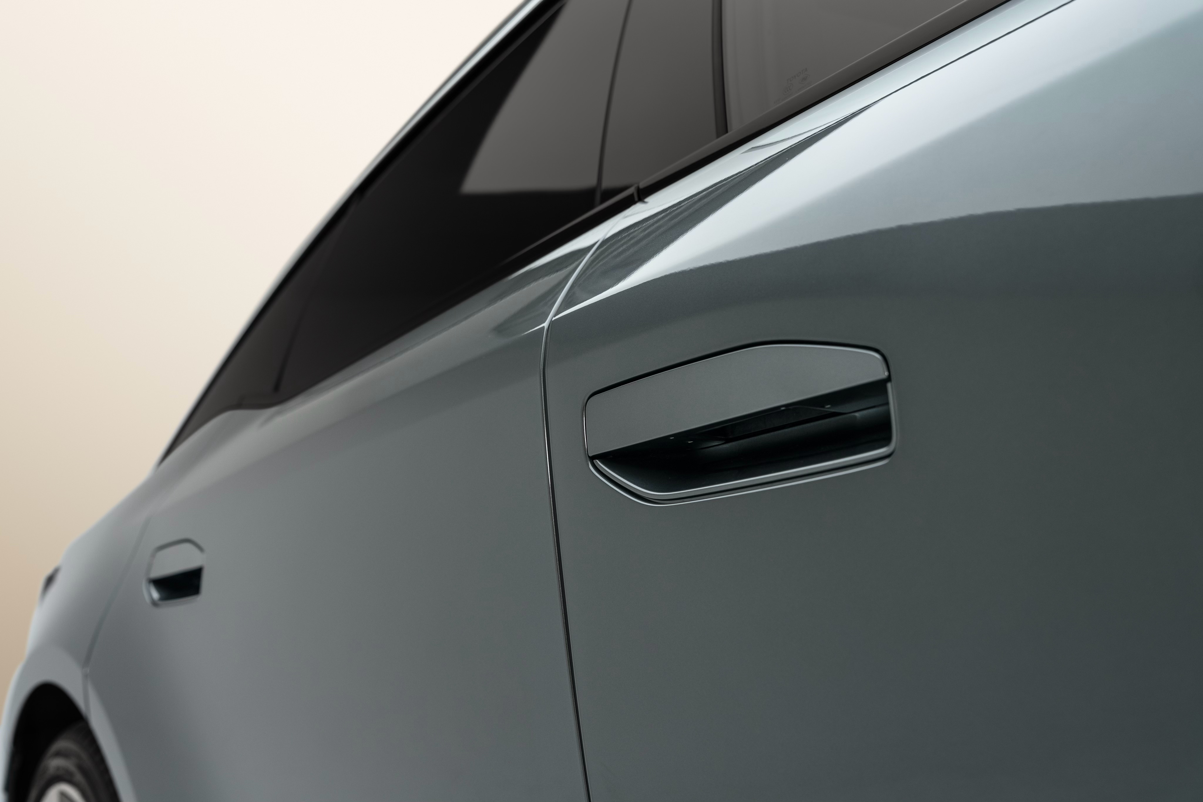 买特斯拉和丰田电车竟是同一批人看到个数据，广汽丰田铂智7的预售订单里，一大半都是