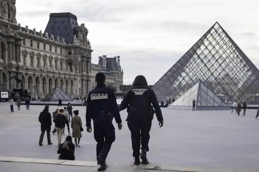 卢浮宫盗窃案：第四名嫌疑人被捕调查人员逮捕了今年10月抢劫卢浮宫行动中疑似第四名