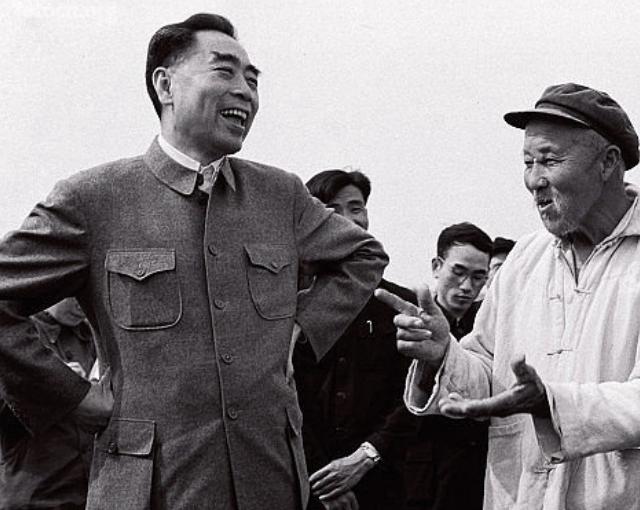 1958年，周恩来听到一个消息：河南新乡县放出了一颗大"卫星"——声称一天生产出