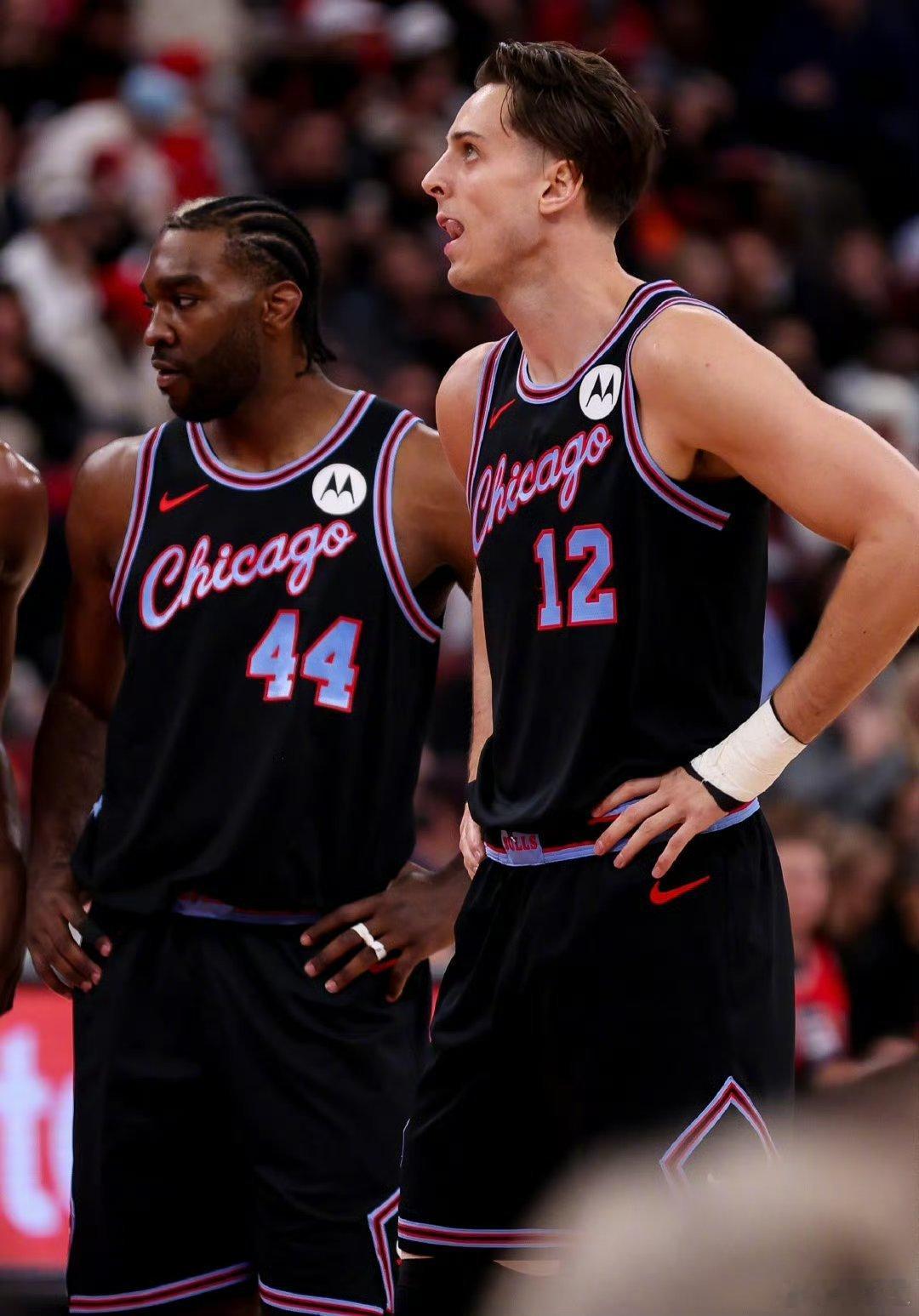 公牛队上来6胜1负排到东部第一之后，最近15场比赛3胜12负。堪称东部的快船队。