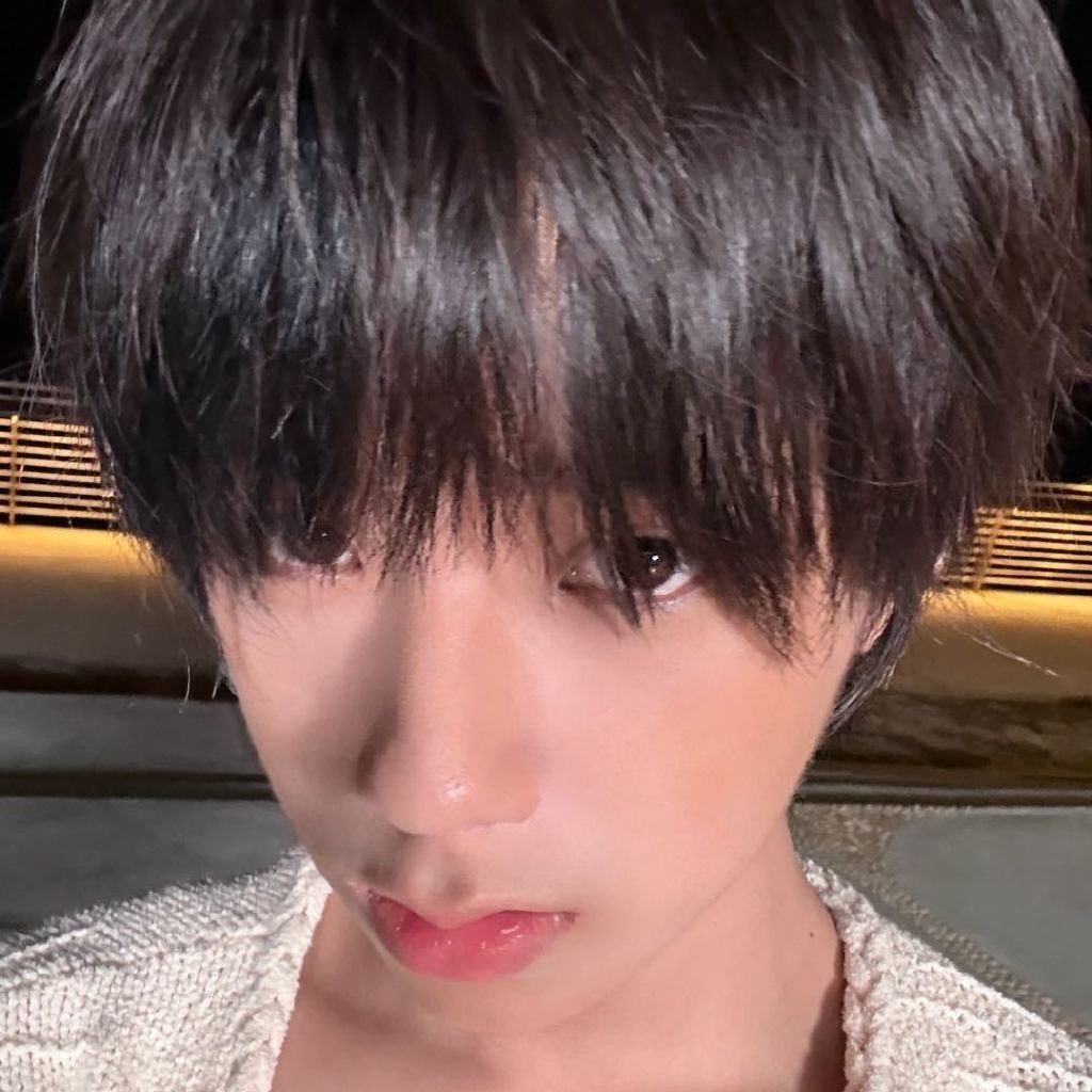 王橹杰换微博头像 王橹杰换微博头像新自拍好美萌鼻子高三厘米！！！骨相美的顶级魅力