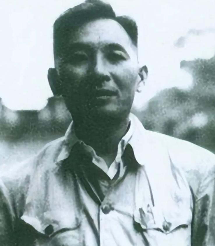 1935年，红军师长写好投降信准备带全师投敌，21岁政委连夜拍桌：绑了！多年后，